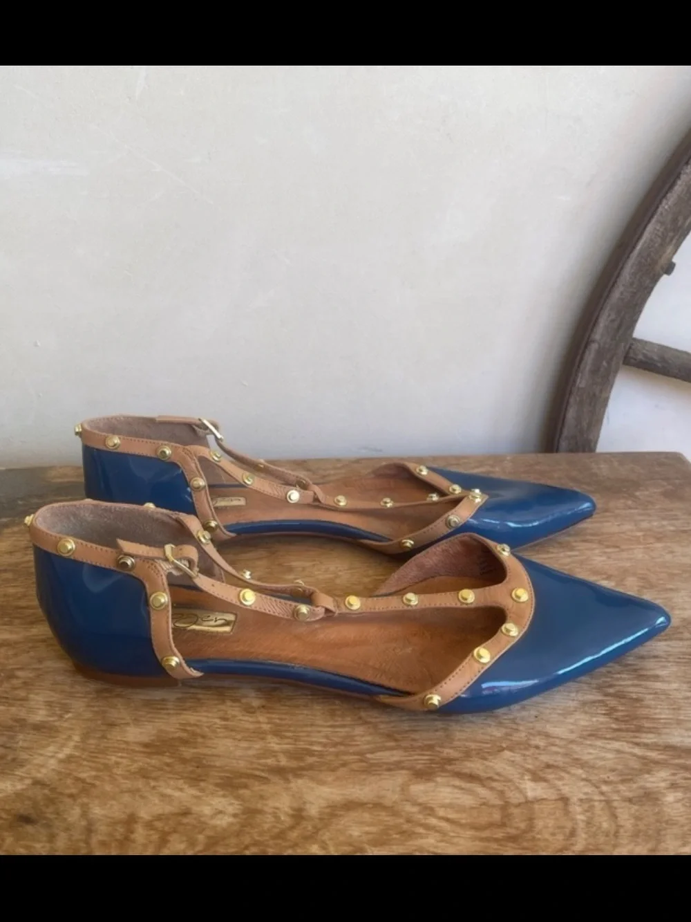 HALOGEN “Olsen” Blue Tan Gold Studded T-Strap Leather Pointed Toe Flats Sz 9.5 - Picture 5 of 11